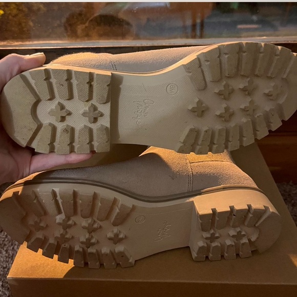 Crown Vintage Tipryn Chelsea Boot from DSW - Picture 5 of 6